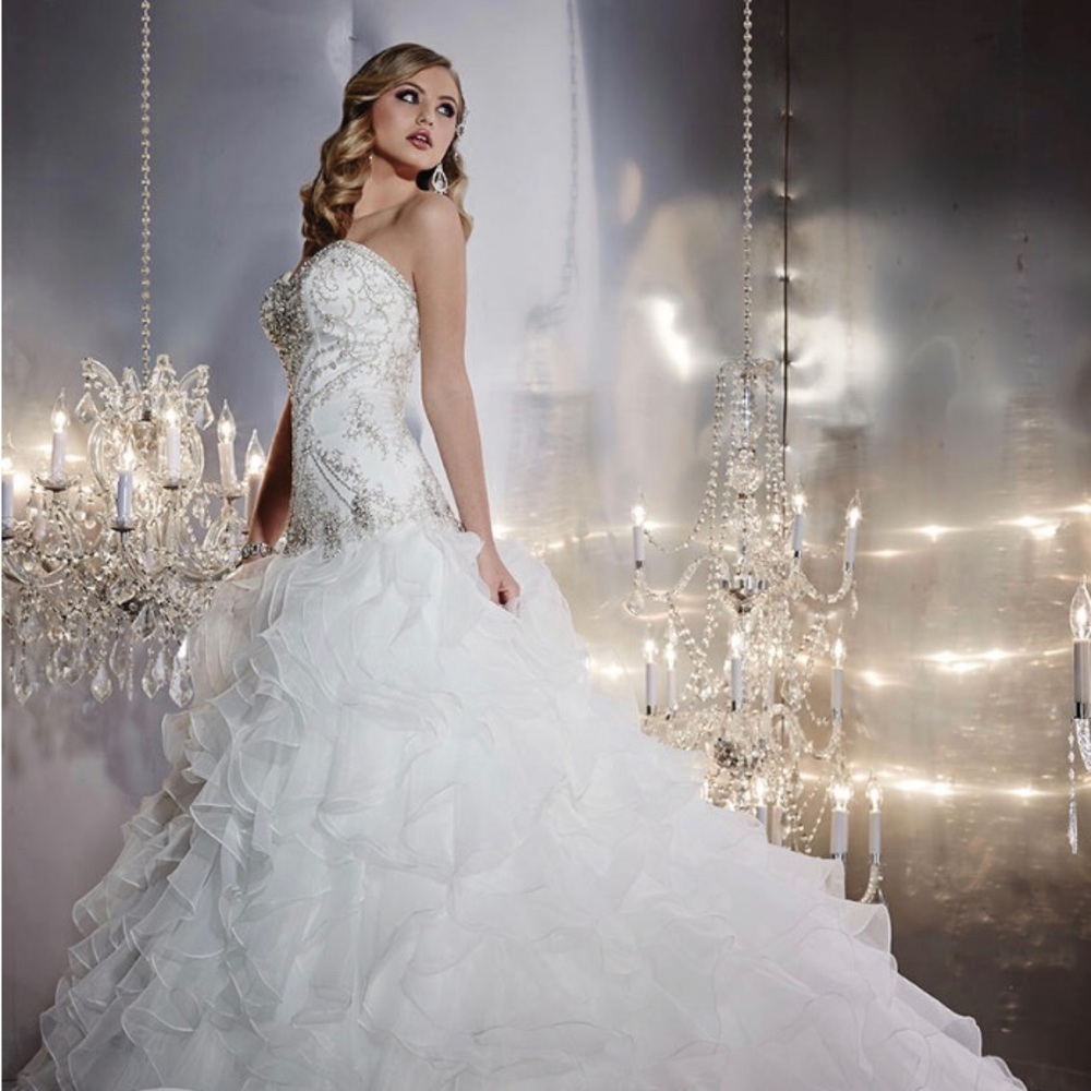 Sweetheart adorned Wedding Gown